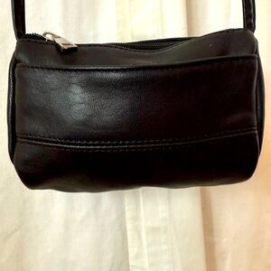 Wilson's Leather Small Leather Crossbody Purse approx 6x4